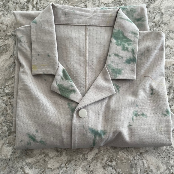 Lululemon Button Down Short Sleeved Shirt - Picture 1 of 3